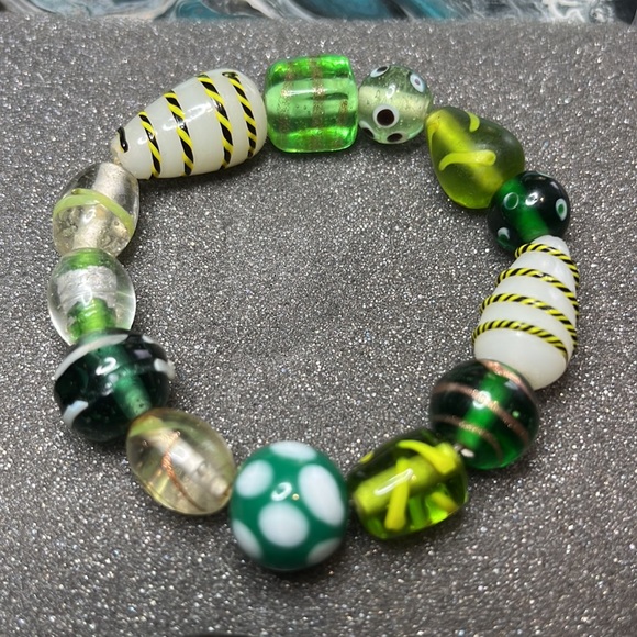 2 bracelets - Picture 3 of 4